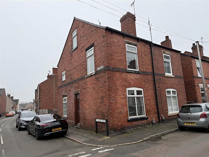 3 Bedroom Semi Detached House For Sale In Bank Street, Chesterfield, Derbyshire, S40