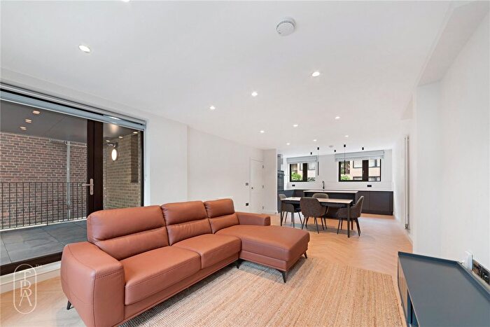 3 Bedroom Flat To Rent In Pier Street, London, E14