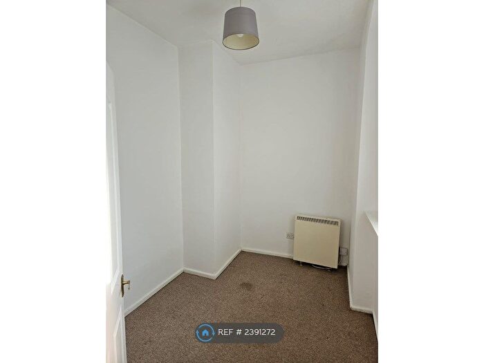 2 Bedroom Flat To Rent In Dean Lane, Bristol, BS3