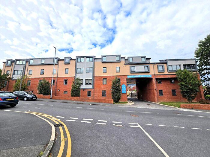 1 Bedroom Flat To Rent In Trinity Hall, Flat, LS6