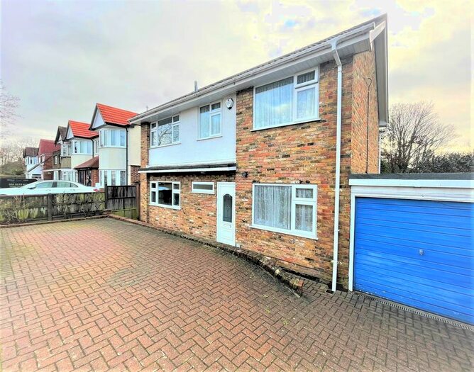 4 Bedroom Detached House To Rent In Malvern Avenue, Harrow, HA2
