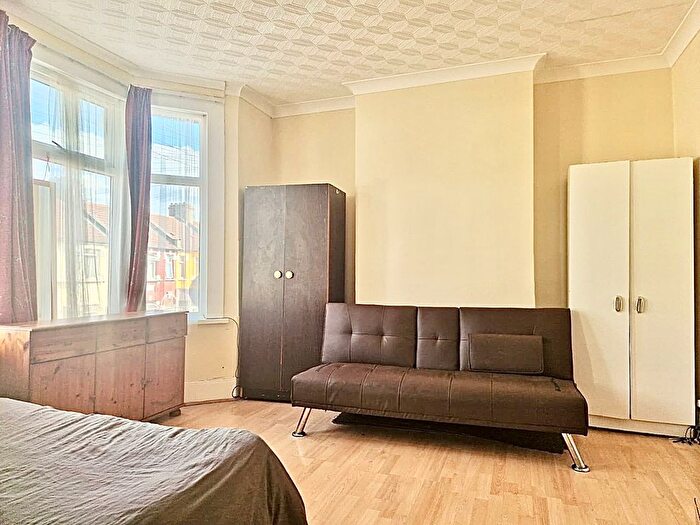 1 Bedroom Flat To Rent In Selsdon Road, London, E13