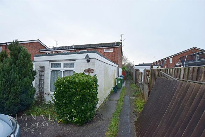 1 Bedroom Flat To Rent In Monmouth Close, Aylesbury, HP19