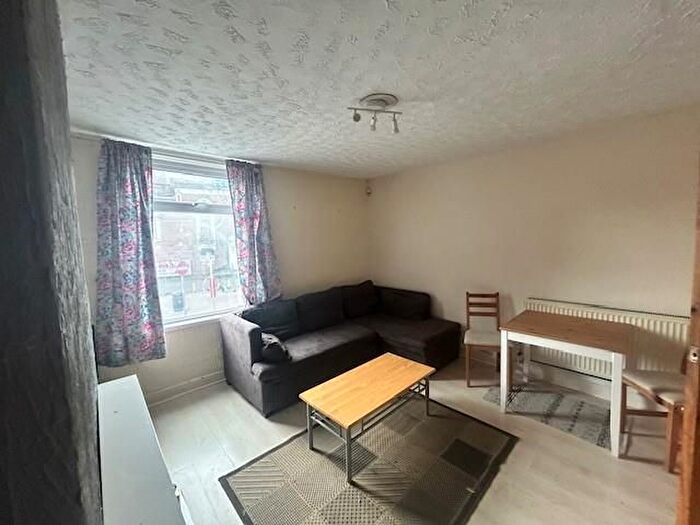 2 Bedroom Flat To Rent In High Street, Harborne, Birmingham, B17