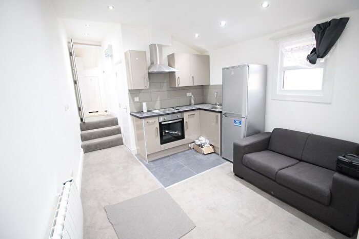 1 Bedroom Flat To Rent In Lea Bridge Road, Leyton, E10