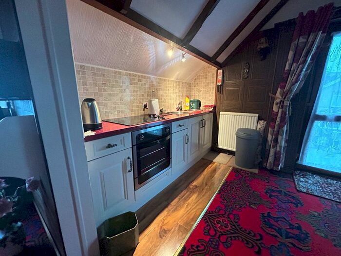 1 Bedroom Flat To Rent In The Avenue, Pontypridd, CF37