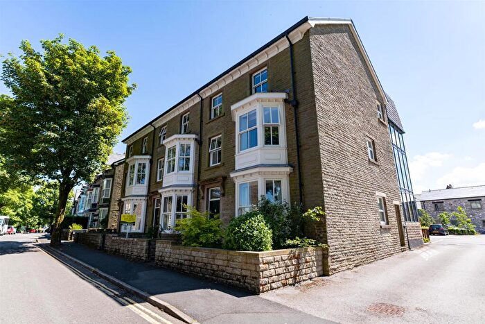 2 Bedroom Apartment To Rent In Hardwick Square South, Buxton, SK17