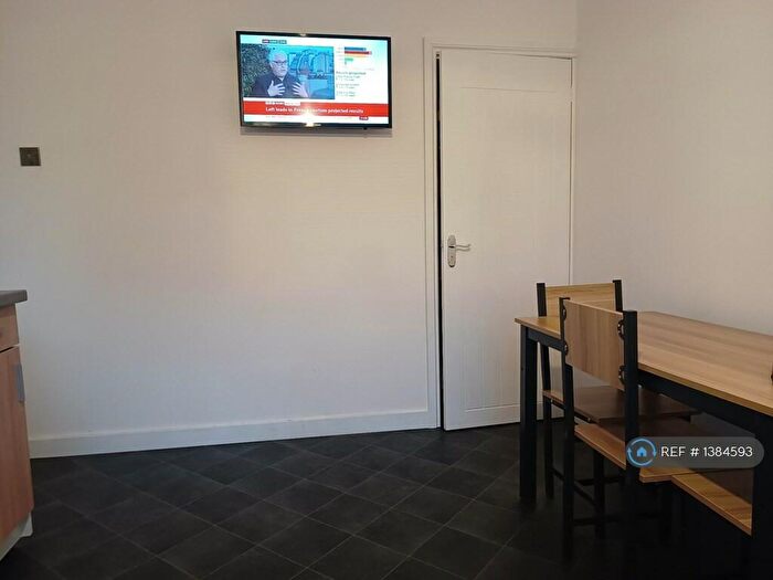 3 Bedroom Semi-Detached House To Rent In Newton Close, Coventry, CV2