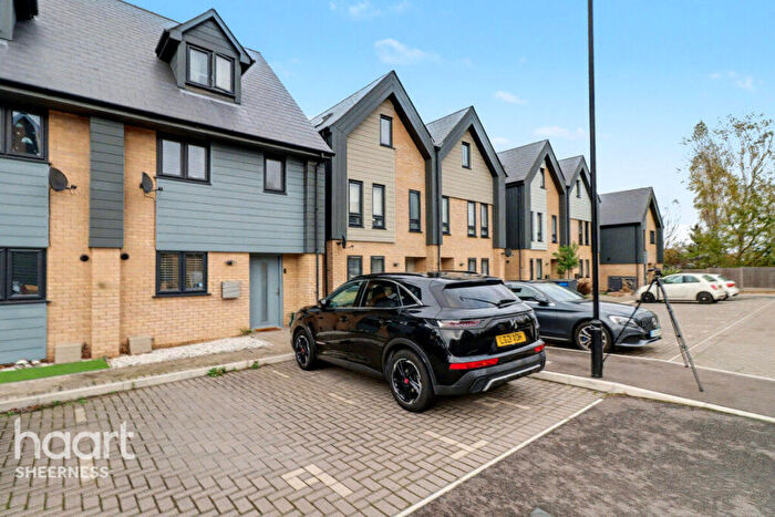 3 Bedroom Semi Detached House For Sale In Commodores Close, Halfway, ME12