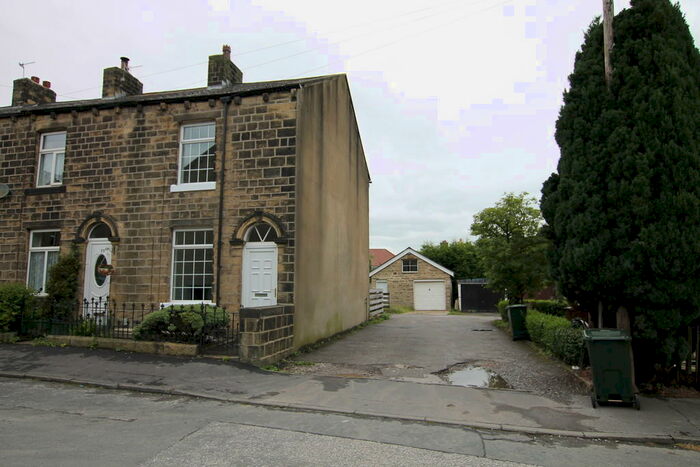 2 Bedroom End Of Terrace House To Rent In East Parade, Steeton, BD20