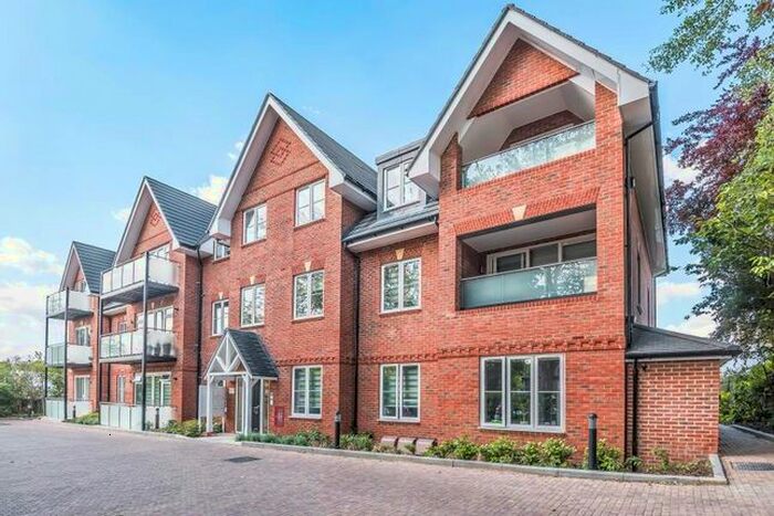 3 Bedroom Flat To Rent In Carew Road, Northwood, HA6