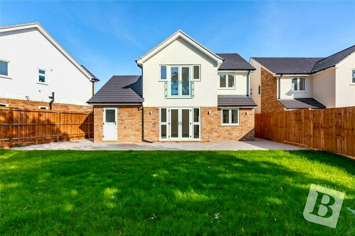 4 Bedroom Detached House For Sale In Sloane Mews, Prospect Road, Hornchurch, RM11