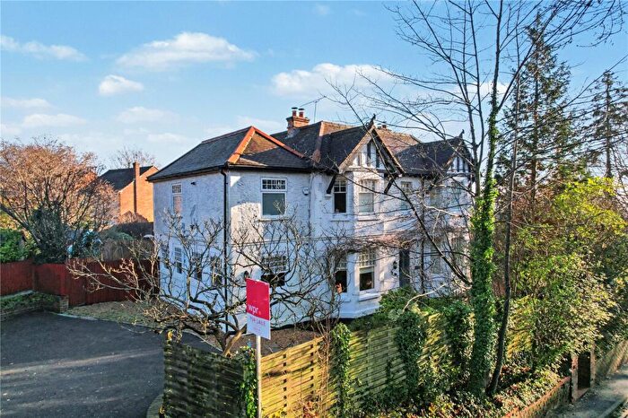 4 Bedroom Detached House For Sale In Farnborough Road, Farnham, Surrey, GU9
