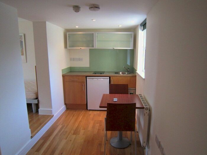 Studio To Rent In Shepherds Bush Road, London, W6