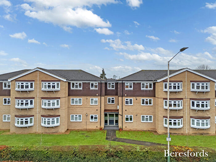 2 Bedroom Apartment For Sale In Hall Lane, Upminster, RM14