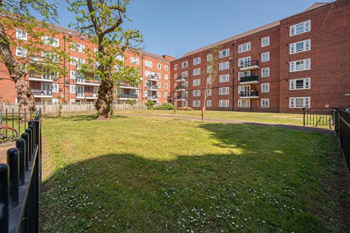 3 Bedroom Flat For Sale In Huxley House, Stockwell Road, Stockwell, London, SW9