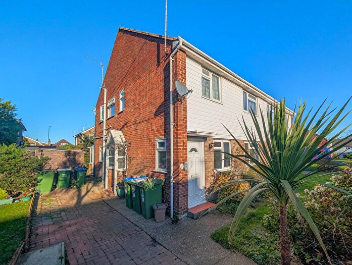 2 Bedroom Maisonette For Sale In Tyeshurst Close, Abbey Wood, SE2