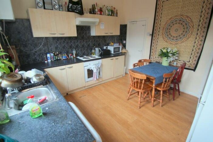 3 Bedroom Terraced House To Rent In Burley Lodge Road, Hyde Park, Leeds, LS6