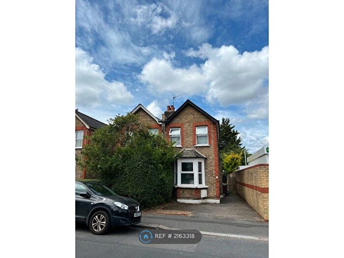 3 Bedroom Semi-Detached House To Rent In Cambridge Road, Carshalton, SM5