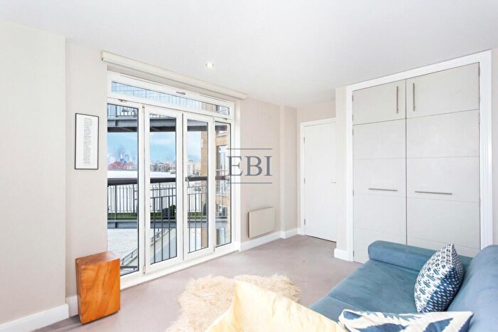 3 Bedroom Apartment For Sale In Dundee Wharf, Three Colt Street, Canary Wharf, E14