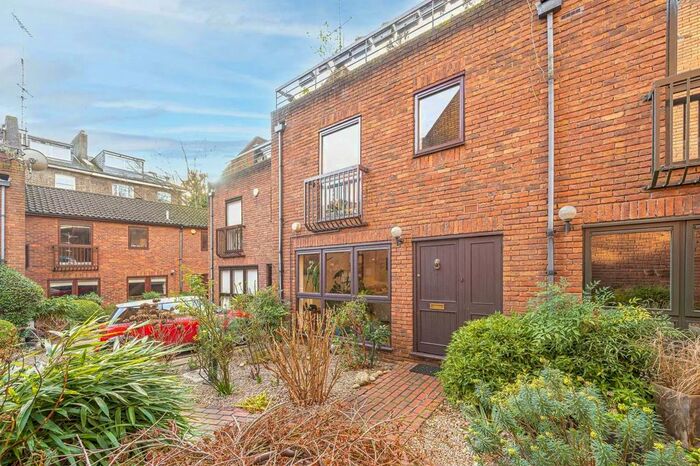 4 Bedroom Flat To Rent In Belsize Village, Belsize Park, NW3