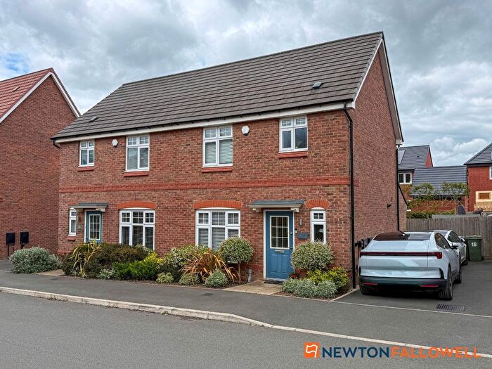 3 Bedroom Semi-Detached House For Sale In Marigold Way, Newark, NG24