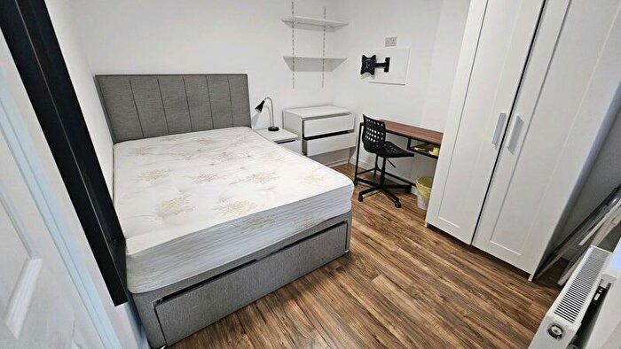 5 Bedroom House To Rent In Smalldale Avenue, Manchester, M16