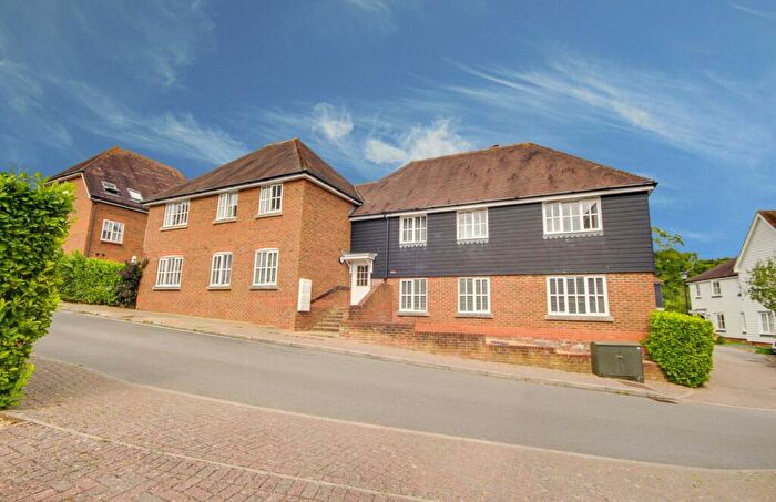 2 Bedroom Flat For Sale In Weavers Mead, Haywards Heath, RH16