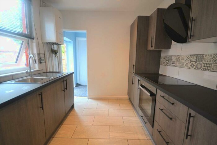 4 Bedroom Terraced House To Rent In Highgrove Street, Reading, RG1