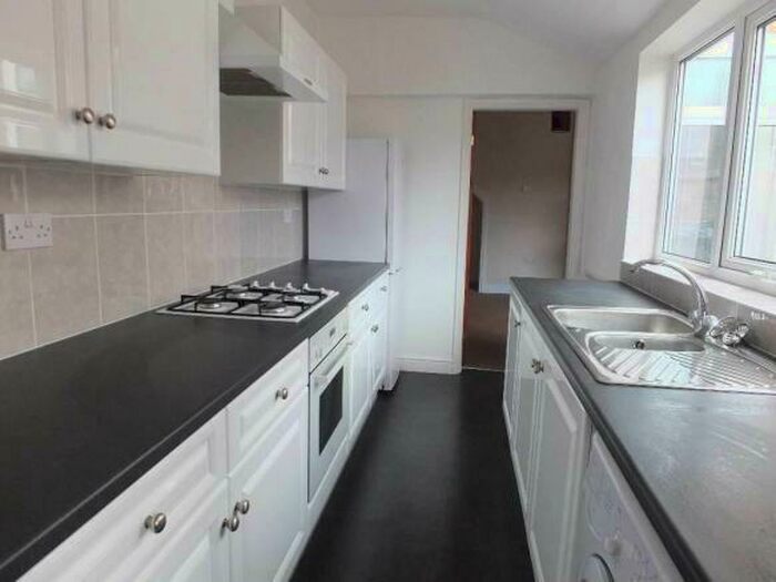3 Bedroom Terraced House To Rent In Spital Street | Student House | /, LN1