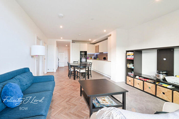 3 Bedroom Flat To Rent In Makers Yard, London, E3