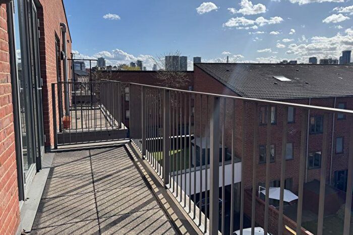 1 Bedroom Flat To Rent In Hastings Road, Canning Town, E16