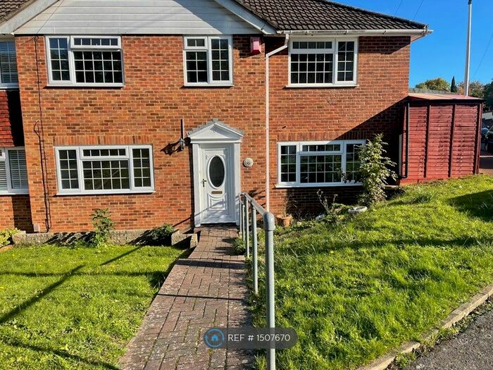 5 Bedroom Semi-Detached House To Rent In The Hazels, Gillingham, ME8