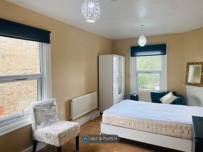 Studio To Rent In Warham Road, London, N4