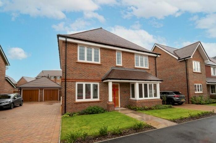 4 Bedroom Property To Rent In Dereham Way, Horsham, RH12