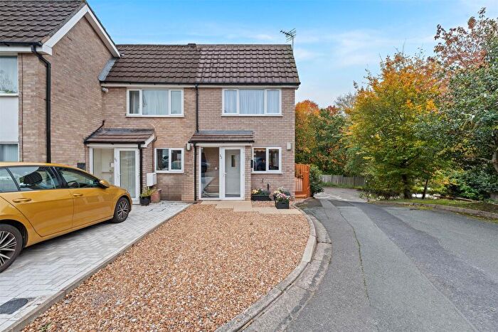 2 Bedroom Mews For Sale In Aylesbury Close, Macclesfield, SK10
