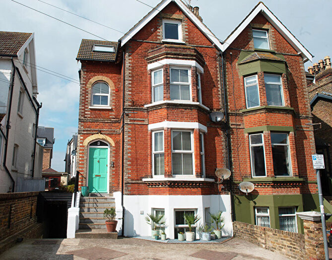 4 Bedroom Semi-Detached House For Sale In Belmont Road, Broadstairs, CT10