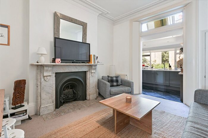 2 Bedroom Flat To Rent In Netherwood Road, London, W14