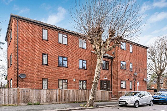 2 Bedroom Flat For Sale In South Norwood Hill, London, SE25