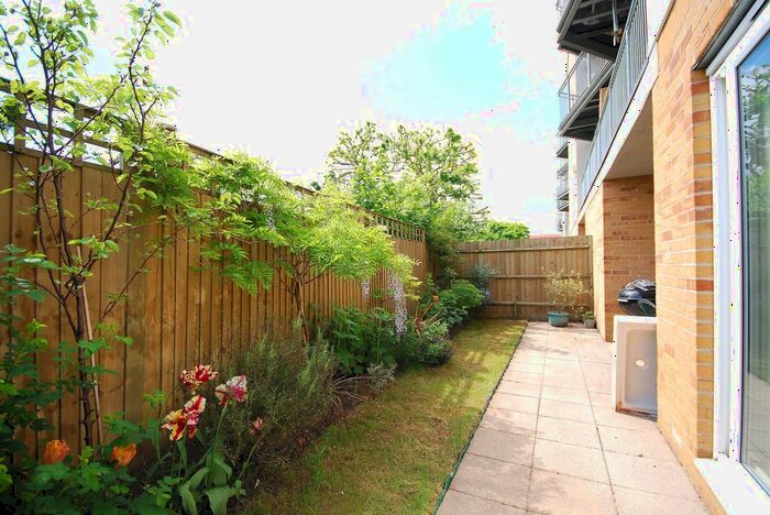 2 Bedroom Flat To Rent In Primrose Place, Isleworth, TW7