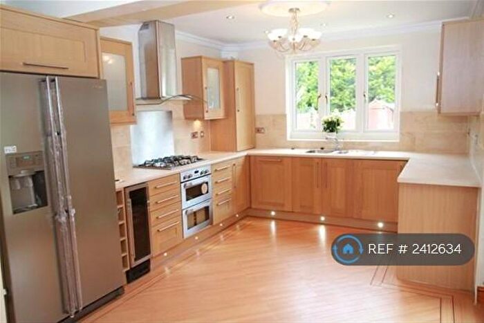 4 Bedroom Semi-Detached House To Rent In Crown Lane, Bromley, BR2