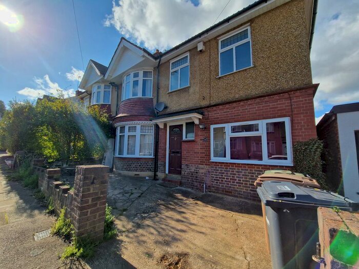 5 Bedroom Property To Rent In Alton Road, Luton, LU1