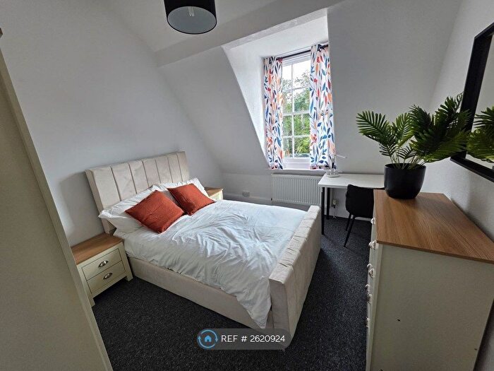 6 Bedroom Flat To Rent In High Street, Corsham, SN13
