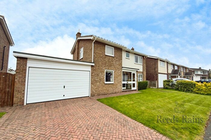 4 Bedroom Detached House For Sale In Spring Walk, Brayton, Selby, North Yorkshire, YO8