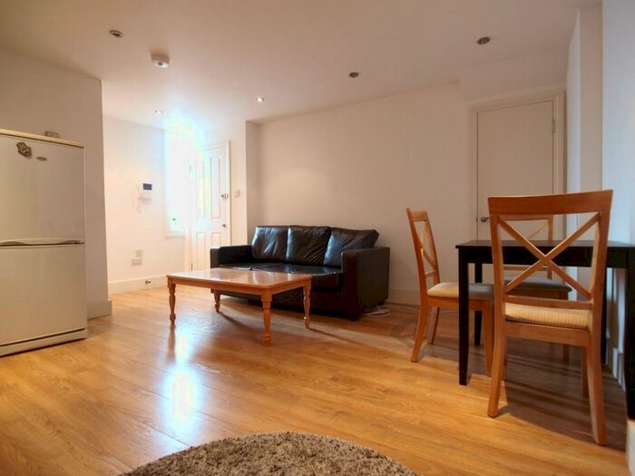 2 Bedroom Flat To Rent In Fortis Green, East Finchley, N2