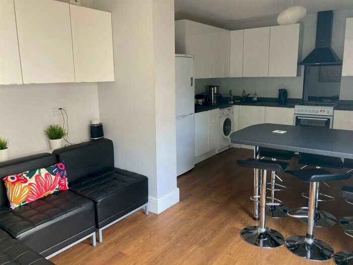 1 Bedroom End Of Terrace House To Rent In Commercial Road, Eastbourne, BN21