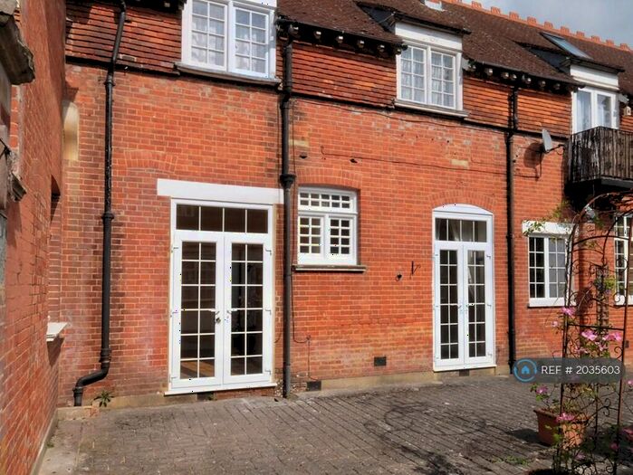 1 Bedroom Flat To Rent In Elmbridge Road, Cranleigh, GU6