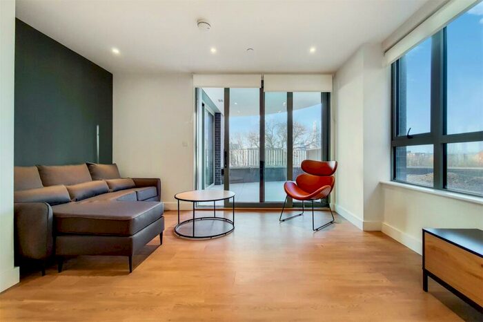 2 Bedroom Apartment To Rent In Green Street, London, NW10