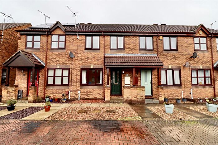 2 Bedroom Town House For Sale In Waite Close, Pocklington, YO42