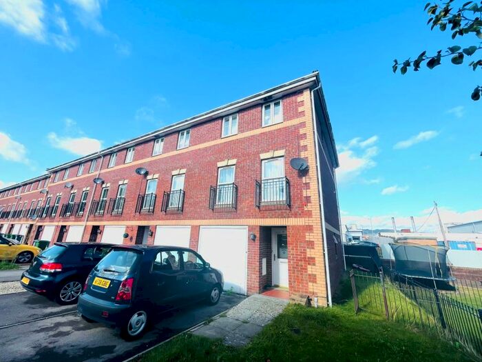 3 Bedroom Town House To Rent In Heol Mynydd Bychan, Cardiff, CF14